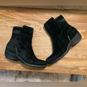 Privo by Clark’s Black Suede Ankle Booties. Sz 8
